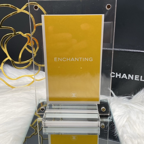 Chanel No 5 Eau de Parfum Card in Acrylic Frame and Stand 4” x 6” NEW! - Picture 3 of 3